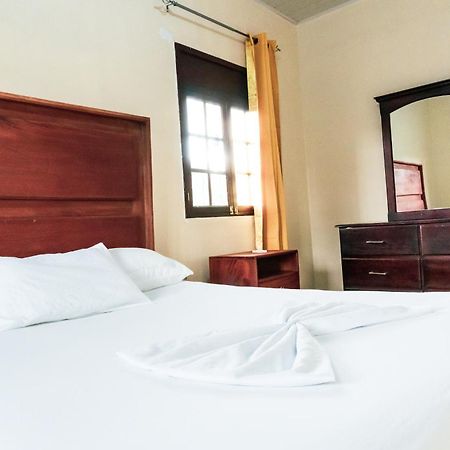 Hostal Eden Moyogalpa Exteriör bild