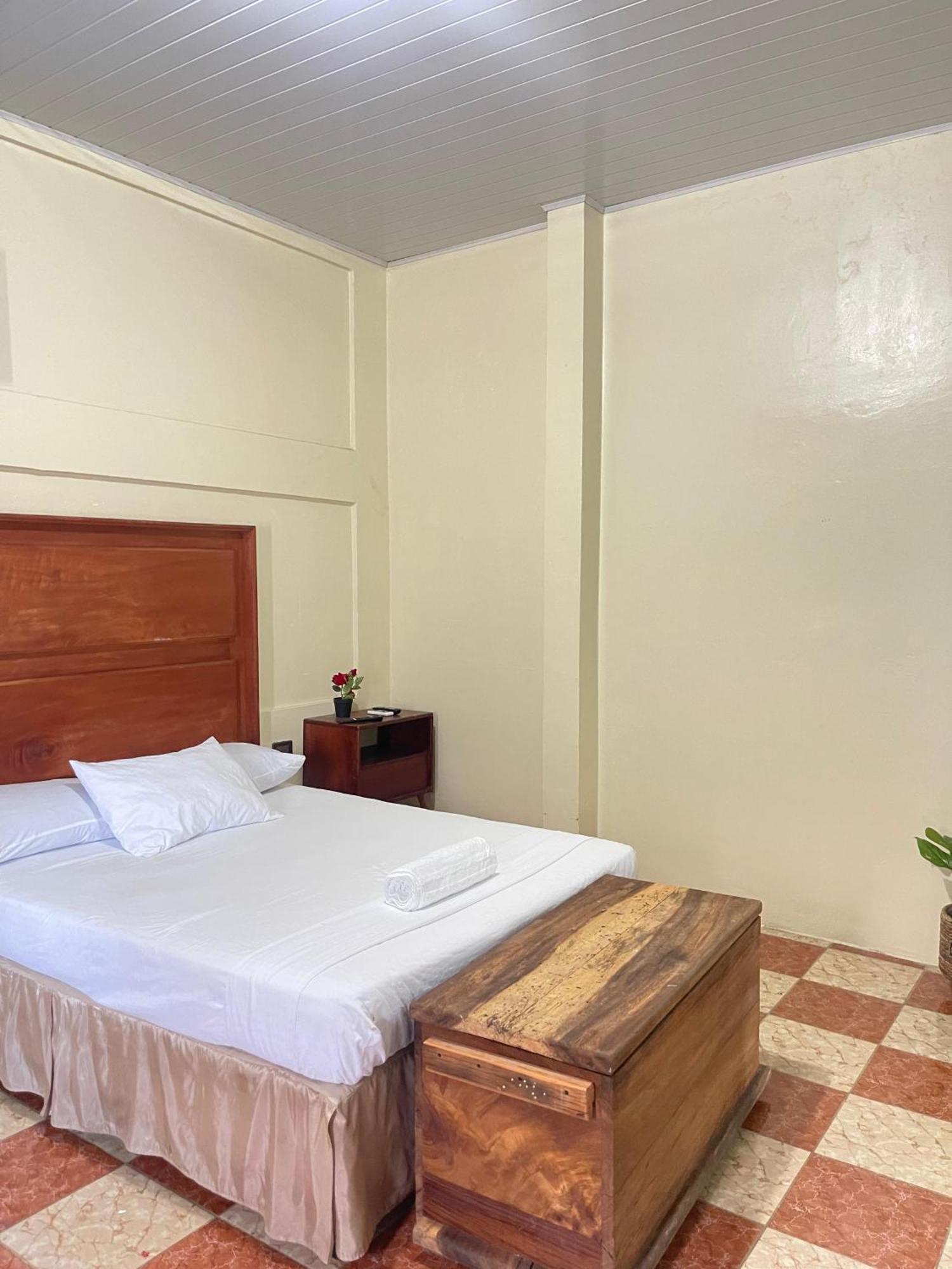 Hostal Eden Moyogalpa Exteriör bild